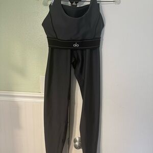 ALO Yoga Anthacite Airlift leggings and matching bra. Excellent condition.size 8